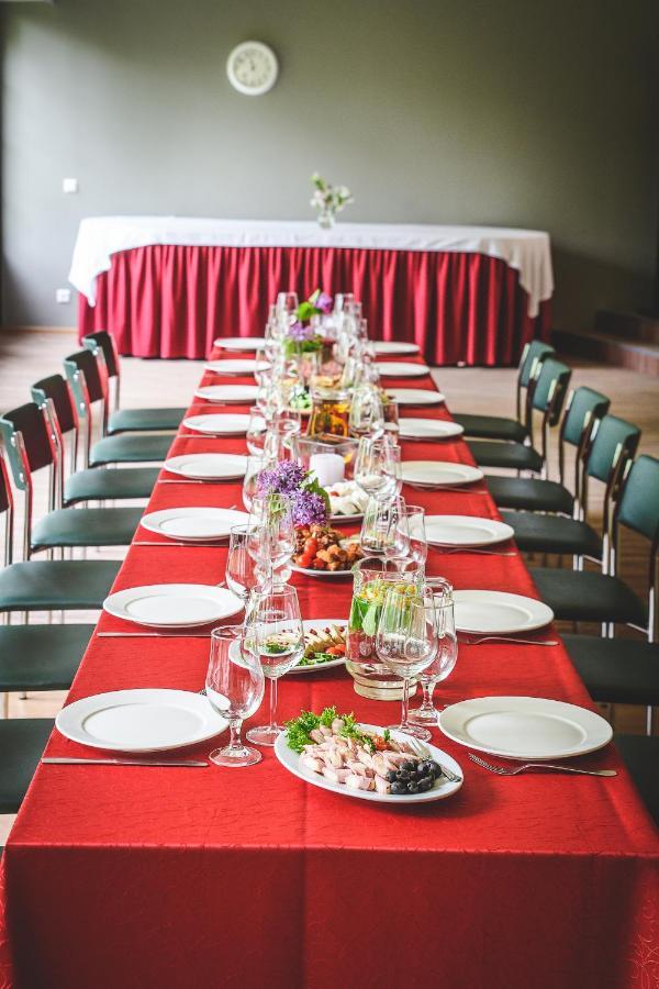 Hotel Karupesa Отепя Экстерьер фото